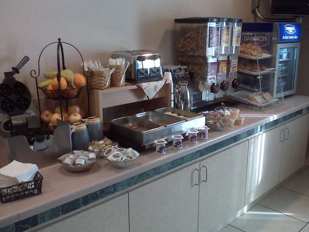 La Quinta By Wyndham Phoenix I-10 West Restaurant photo